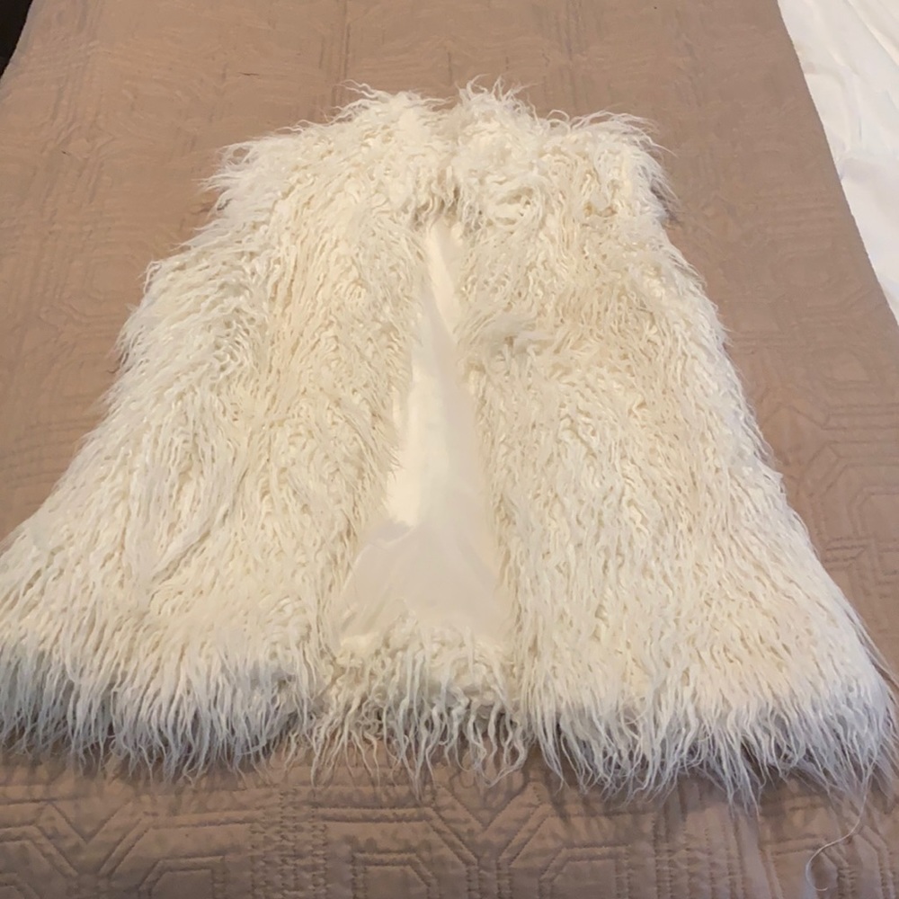 COPY - White Vegan Fur Vest - Kenar Size Medium